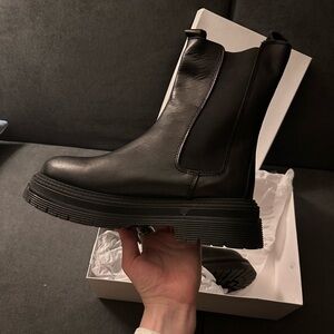 WITH LABLE genuine leather black boots